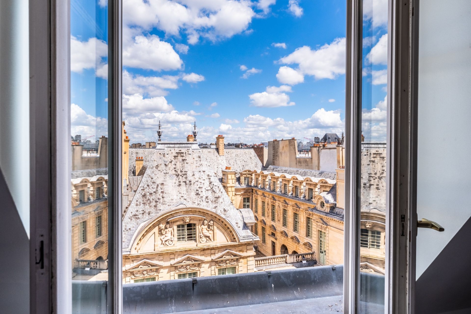 Sale Apartment Paris 4 75004 70 m²