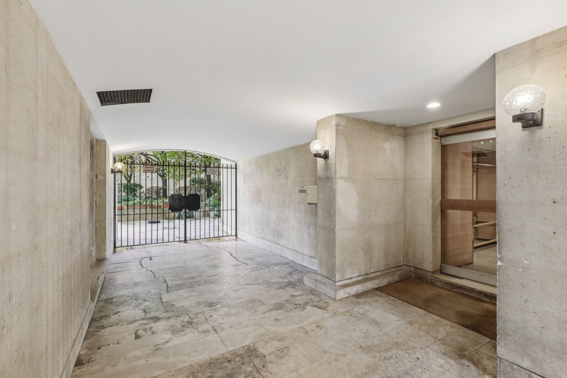 Sale Apartment Paris 3 75003 43.76 m²