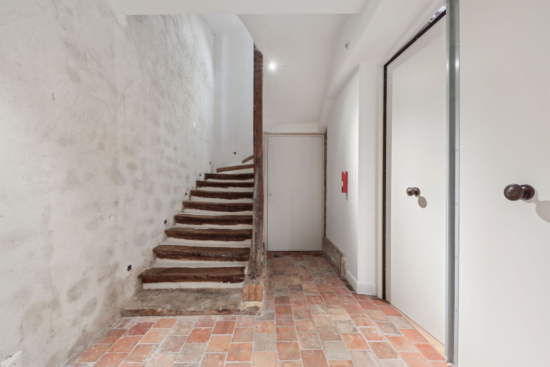 Sale Business premises Paris 3 75003 106.24 m²