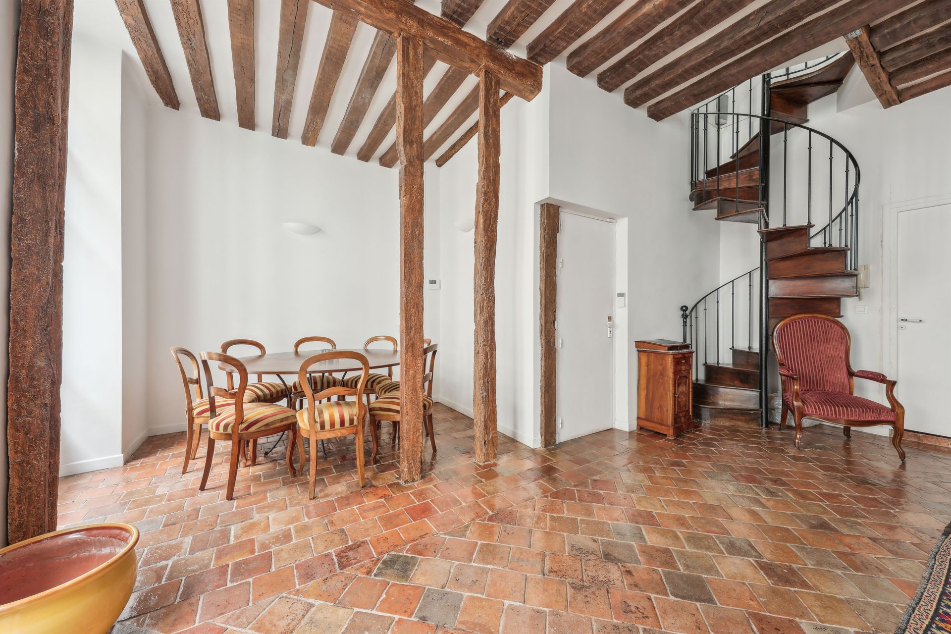 Sale Building Paris 3 75003 327.49 m²