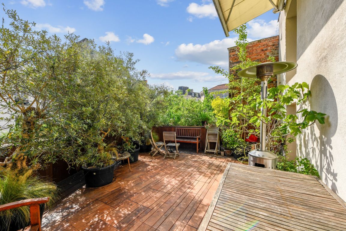 Sale Apartment Paris 18 75018 123 m²