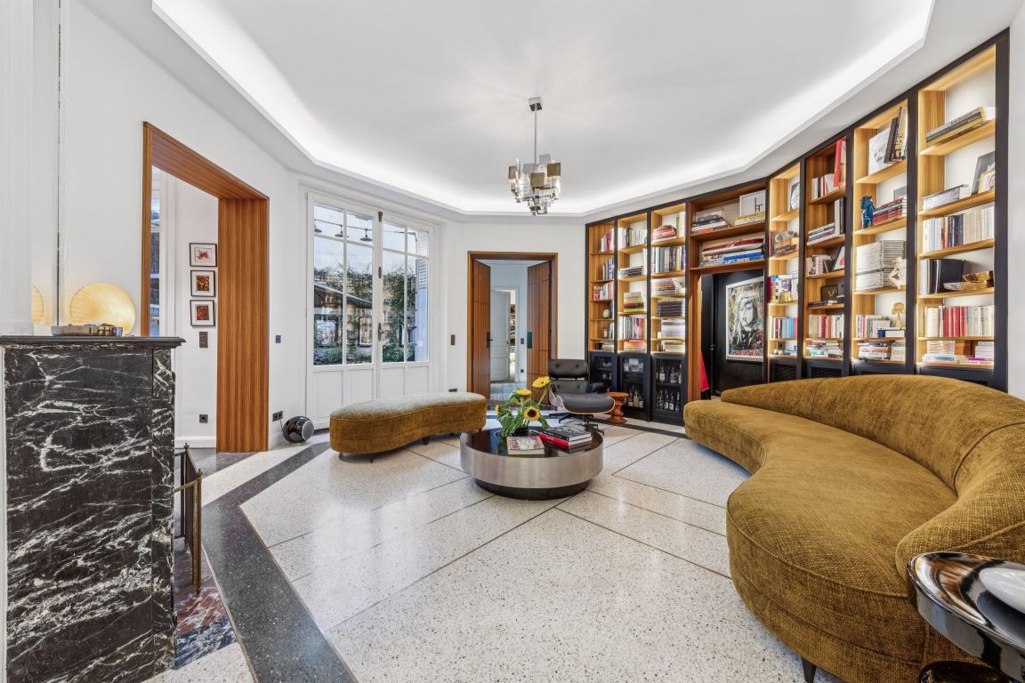 Sale Apartment Paris 8 75008 154.06 m²